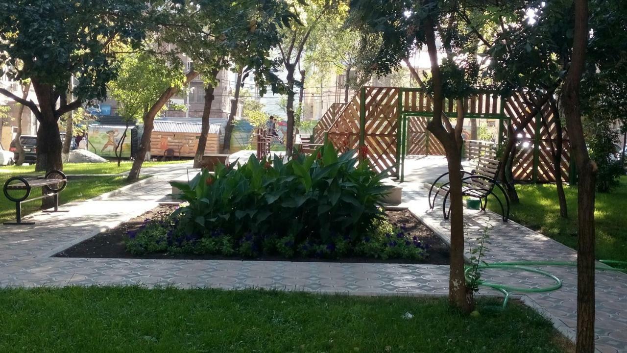 Apartment In The Center Of Yerevan By The Republic Square מראה חיצוני תמונה